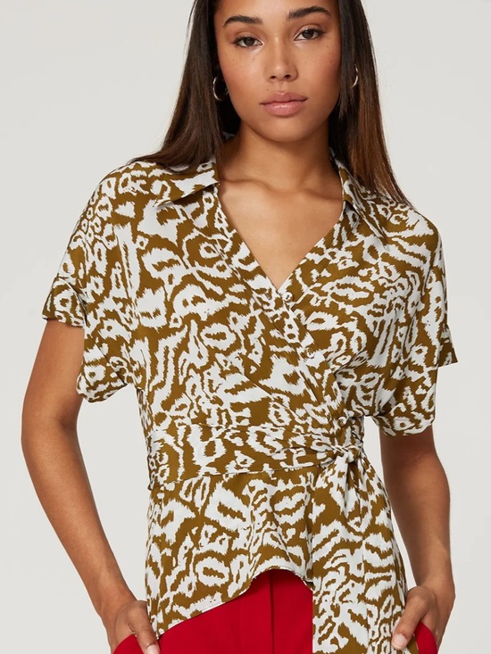 Diane Von Furstenberg Tops - Diane Von Furstenberg Debbie Leopard Print Wrap Silk Top EUC Size M